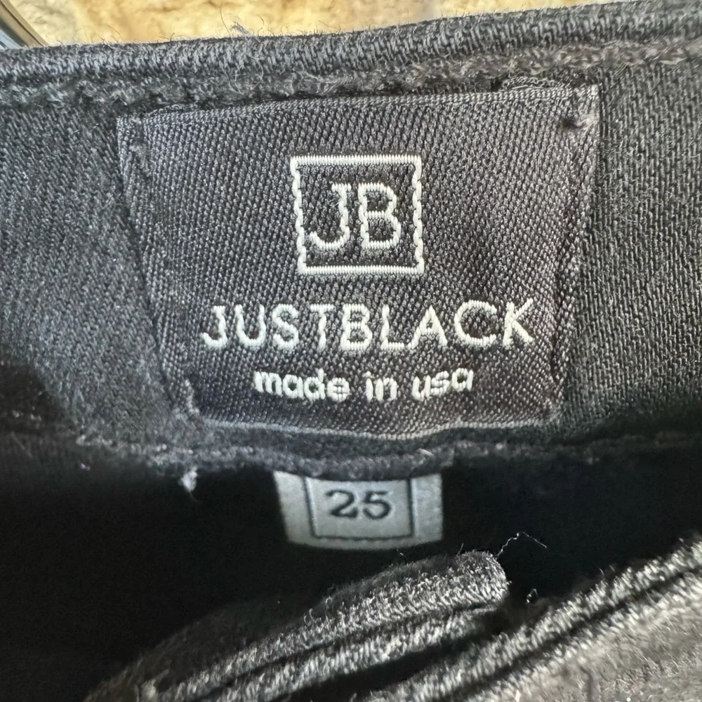 Just Black Denim Jeans Distressed Jeans comfy in style Size 25 Raw hem